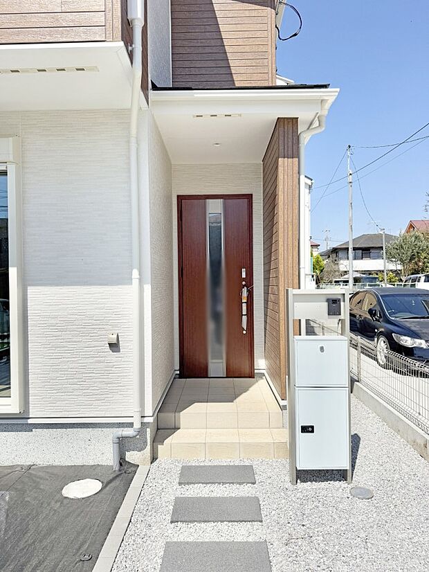 2号棟 ■玄関はお家の顔!おしゃれな玄関アプローチでお客様をお迎え