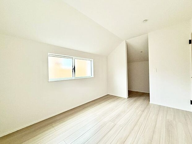 広いクローゼット、収納は多い方が嬉しいですね！  