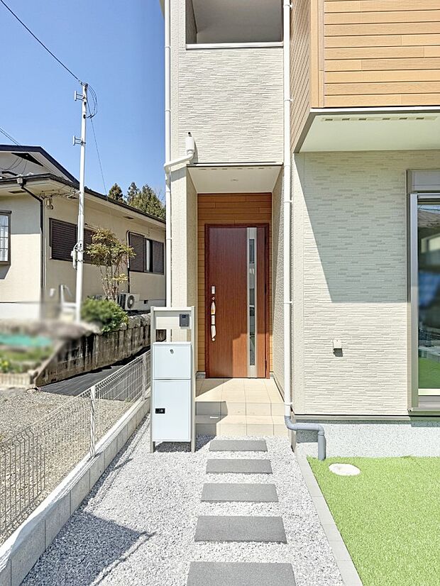 ■ 家族とゲストをやさしく迎える、心温まる玄関