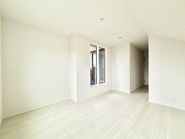 ■シンプルな空間で、収納付きベッドやデスクなど、多機能な家具を活用しやすいです