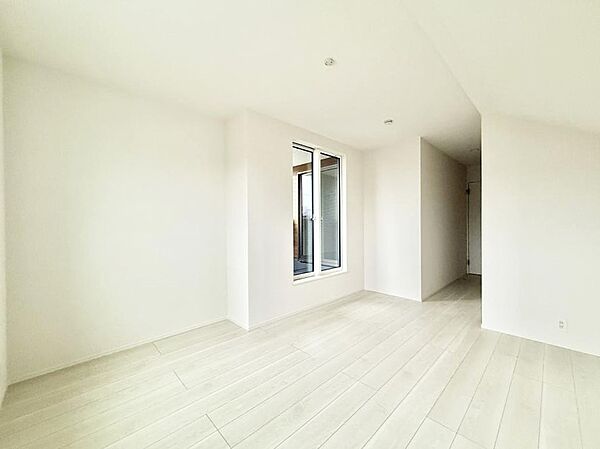 3号棟  ■シンプルな空間で、収納付きベッドやデスクなど、多機能な家具を活用しやすいです