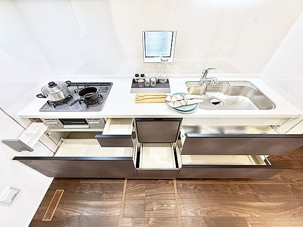 収納力豊富なシステムキッチンです!