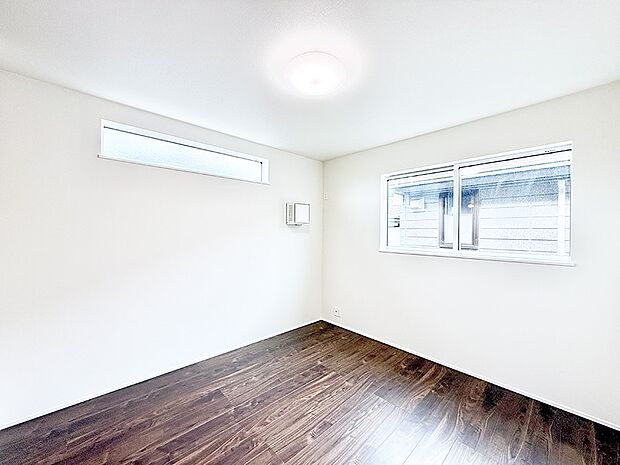 2面採光で明るい居室!