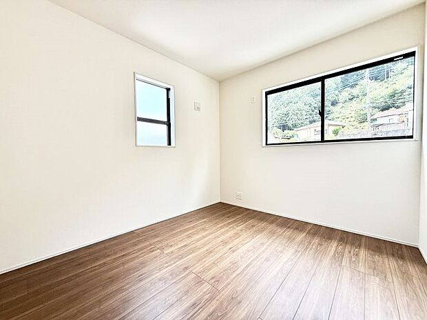6号棟  ■落ち着いた色合いのお部屋で穏やかな時間を楽しめます