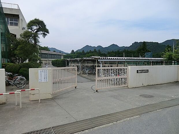 中学校 1900m 青梅市立西中学校