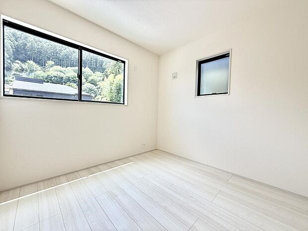2号棟 ■落ち着いた色合いのお部屋で穏やかな時間を楽しめます
