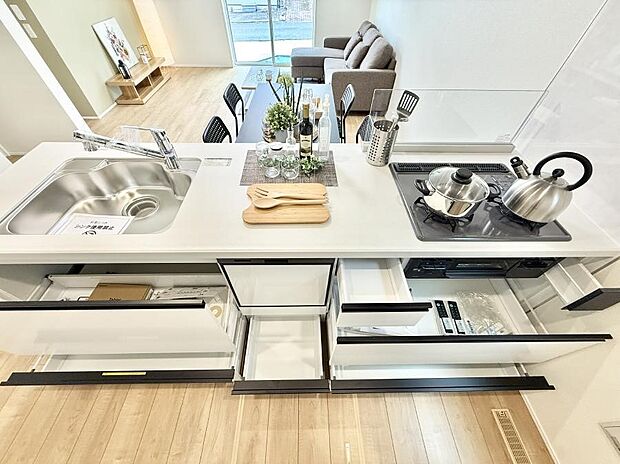 ■収納力豊富なシステムキッチンです!