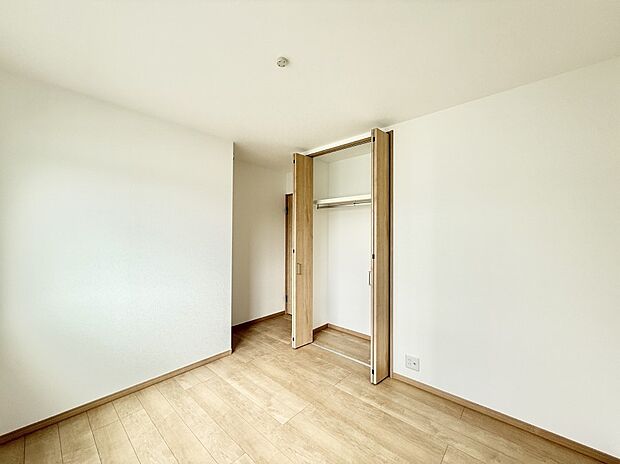 3号棟 ■落ち着いた色合いのお部屋で穏やかな時間を楽しめます