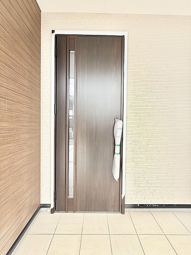 2号棟 ■ シンプルで美しく、住まいの第一印象を彩る玄関です