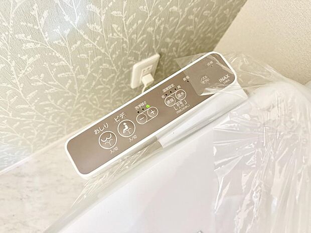 ■温水洗浄で快適、清潔感が保たれるシャワートイレ