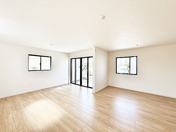 ■陽ざしが射し込む明るいLDKは家族でのんびり寛げます