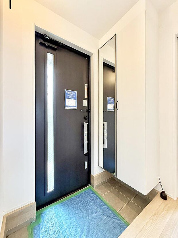 窮屈さを感じさせない広々玄関!