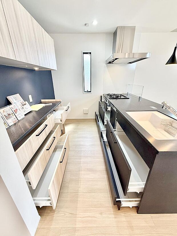 収納力豊富なシステムキッチンです!