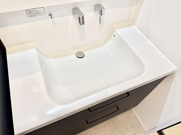 ■細かい部分まで洗いやすく便利なハンドシャワー付き