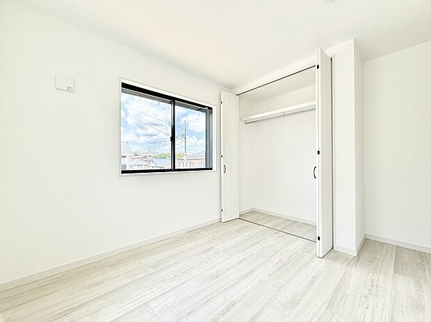 8号棟 ■落ち着いた色合いのお部屋で穏やかな時間を楽しめます
