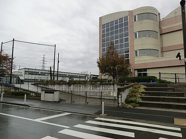 小学校 1200m 横浜市立東山田小学校