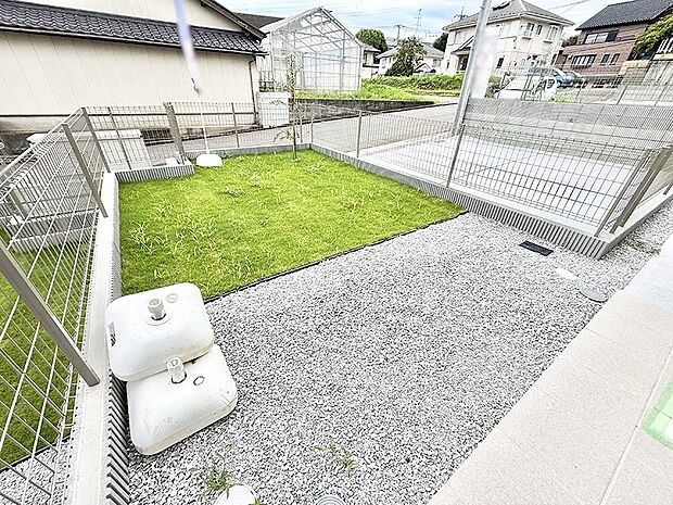 3号棟 ■敷地内にゆとりある緑のスペースがあり、穏やかな雰囲気です