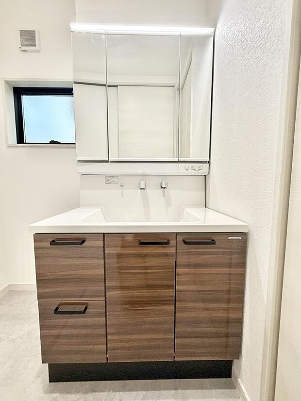 1号棟 ■朝の準備がスムーズにできる広さです