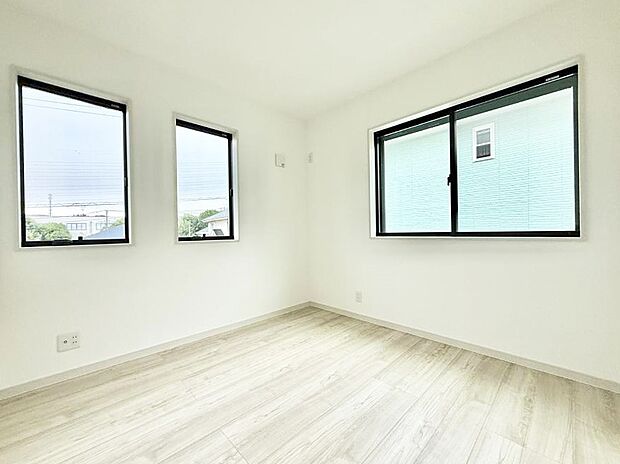 1号棟 ■落ち着いた色合いのお部屋で穏やかな時間を楽しめます