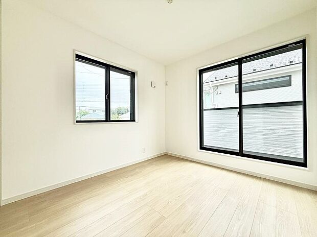2号棟 ■落ち着いた色合いのお部屋で穏やかな時間を楽しめます