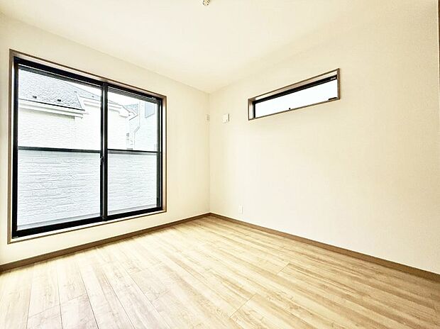 4号棟 ■落ち着いた色合いのお部屋で穏やかな時間を楽しめます