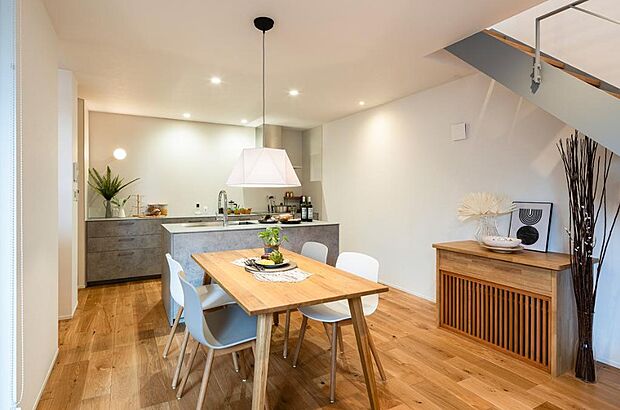 ■20帖以上の広々LDK！陽当りも良好です  