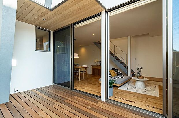 ■天気の良い日はウッドデッキでのんびり日向ぼっこ  