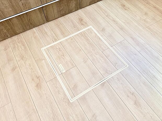 ■日用品やストックに便利な床下収納