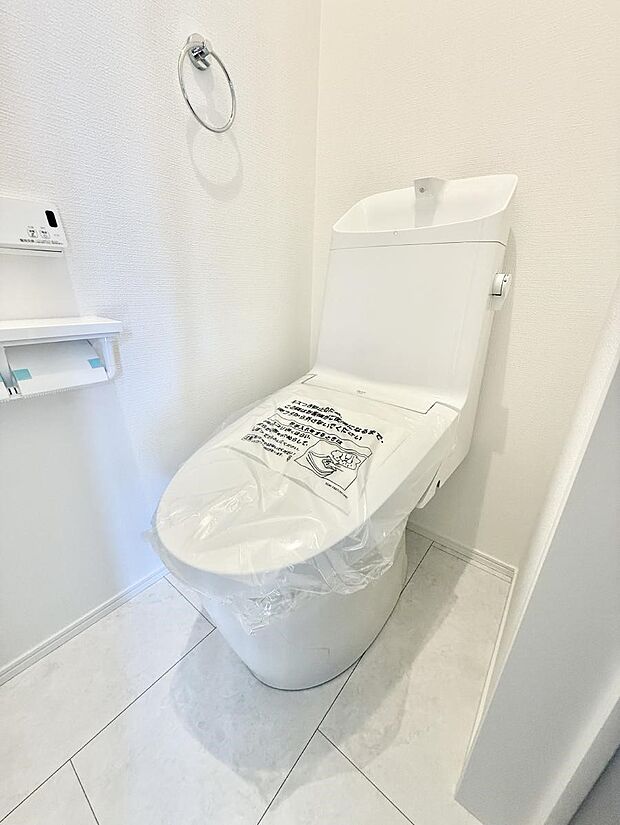 明るく清潔感溢れるトイレ