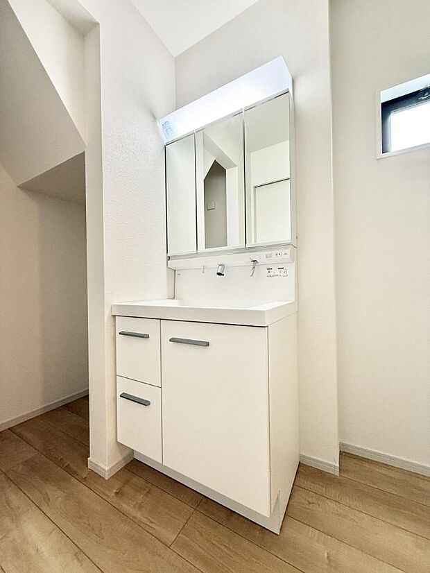 ■明るい洗面所は毎朝の歯磨きも楽しくできちゃいそうです♪