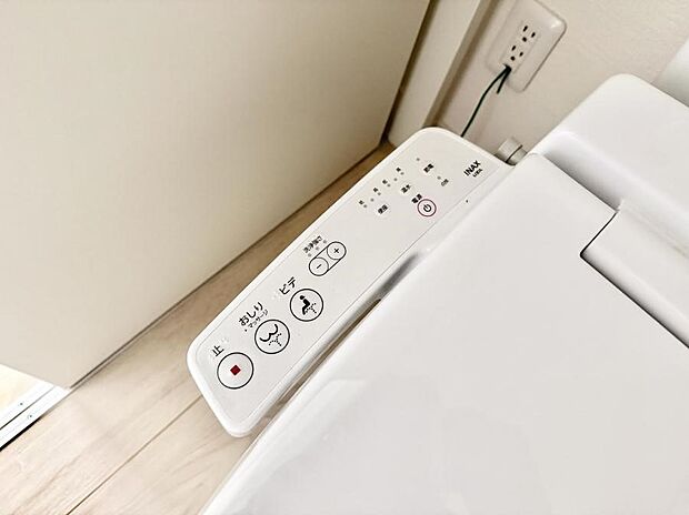 ■温水洗浄で快適、清潔感が保たれるシャワートイレ