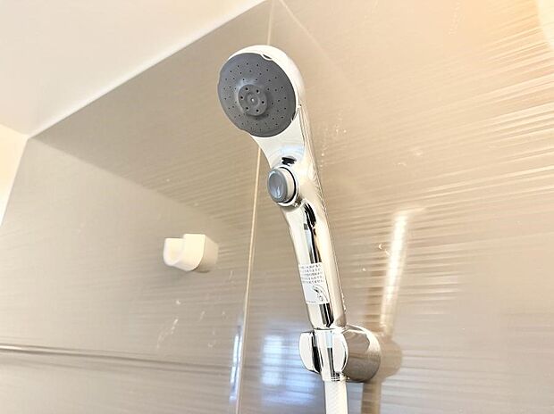 ■わざわざシャワー水栓のレバーまで手を伸ばす必要がなく、簡単に止水できる