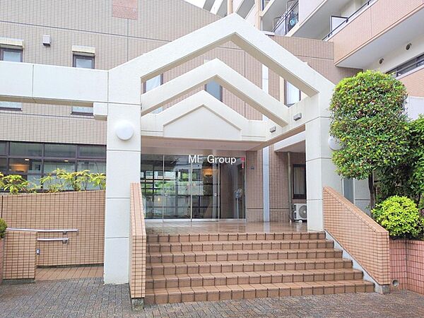 ■清潔感のあるエントランスは快適な毎日の始まりを演出します