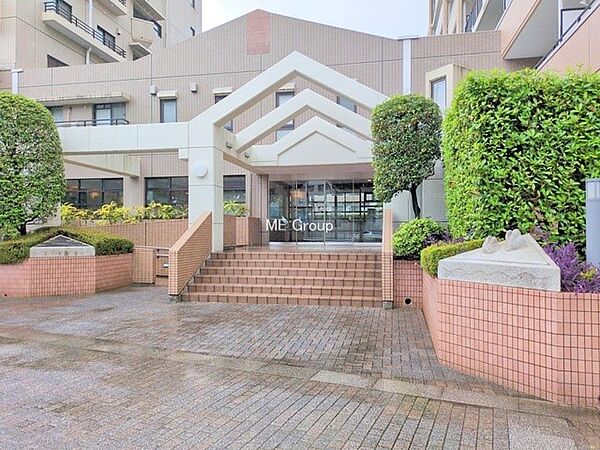 ■清潔感のあるエントランスは快適な毎日の始まりを演出します