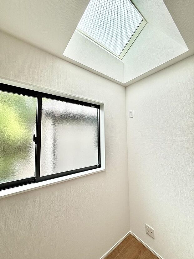 3号棟 ■落ち着いた色合いのお部屋で穏やかな時間を楽しめます