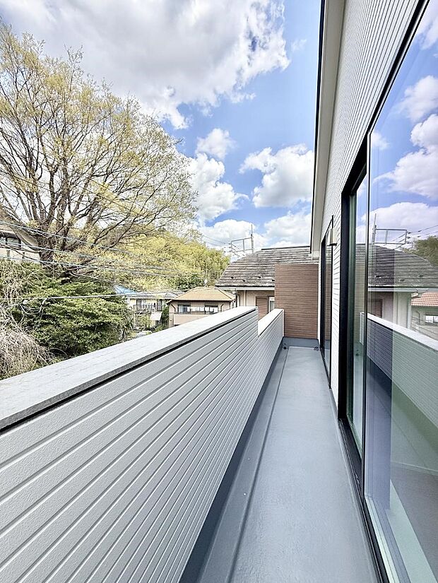 ■心地よい風と光を感じる、くつろぎのバルコニー