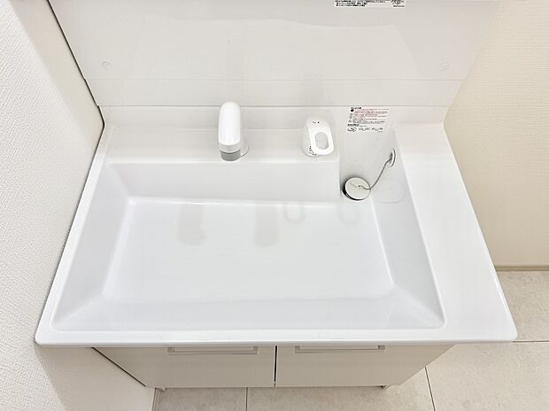 ■細かい部分まで洗いやすく便利なハンドシャワー付き