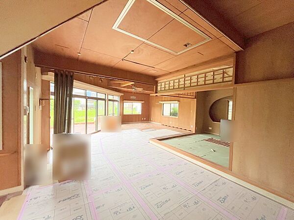 ■大きな窓から光が入り明るい空間でお寛ぎいただけます