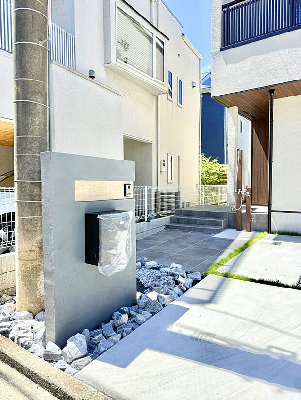 A号棟 ■ 心地よい暮らしへとつながる、温かい玄関