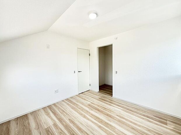 1号棟  ■落ち着いた色合いのお部屋で穏やかな時間を楽しめます