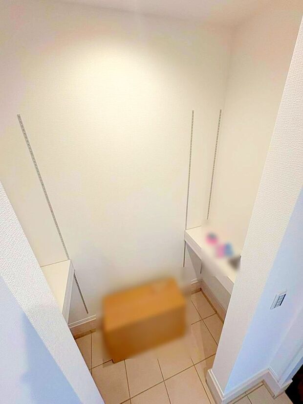 ■シューズインクローゼット付なので、外で使う物をまとめて収納、すっきり玄関に  
