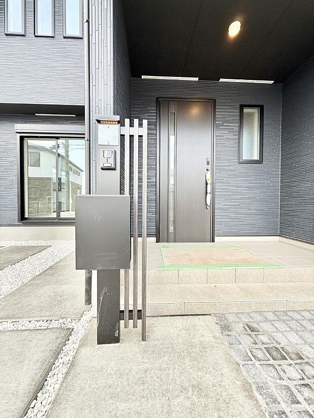 ■ 心地よい暮らしへとつながる、温かい玄関