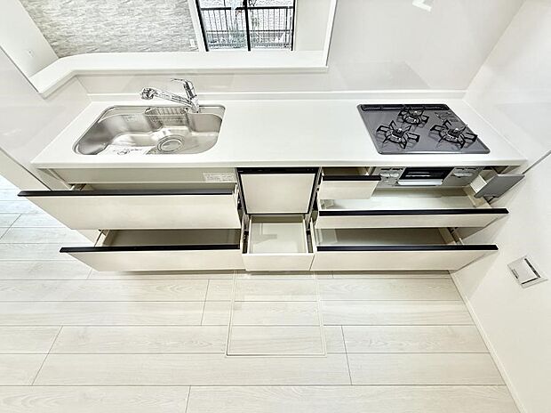 収納力豊富なシステムキッチンです!