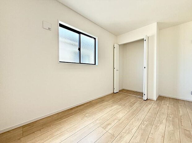 1号棟 ■落ち着いた色合いのお部屋で穏やかな時間を楽しめます