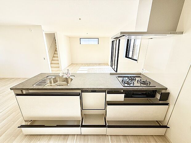 ■シンプルで機能的、毎日使いやすいキッチン