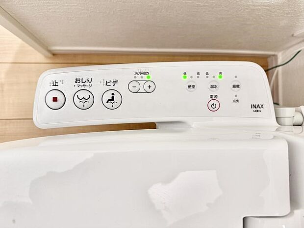 ■温水洗浄で快適、清潔感が保たれるシャワートイレ