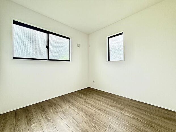 1号棟 ■落ち着いた色合いのお部屋で穏やかな時間を楽しめます