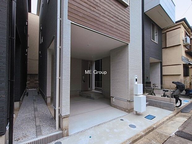 ■ビルトイン車庫で雨にぬれる心配がありません  