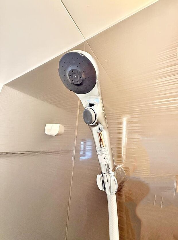 ■手元で簡単に止水できるため、水の無駄遣いを減らすことができます。