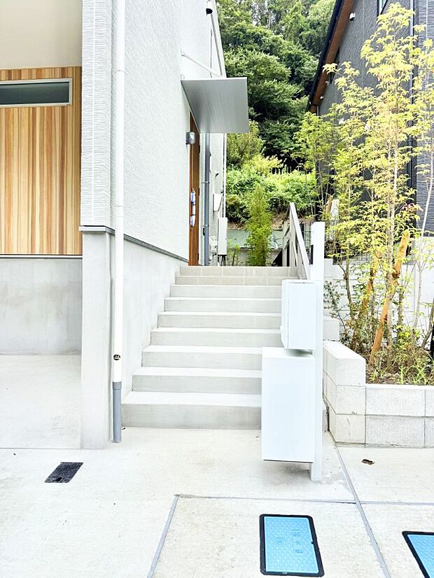1号棟  ■ シンプルで美しく、住まいの第一印象を彩る玄関です